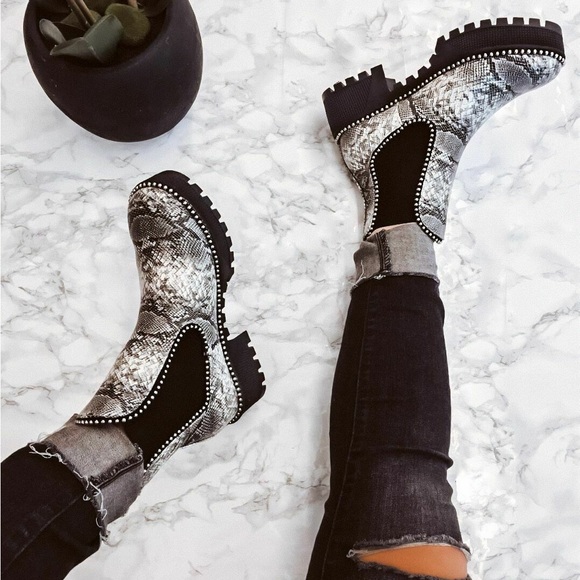 Womens Slip on Snake Print Platform Boots - Picture 3 of 5